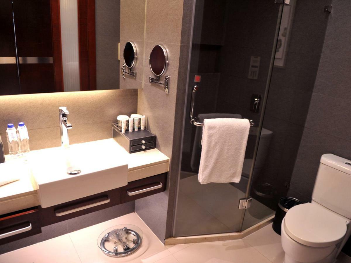 Central International Hotel Shanghai Exterior photo